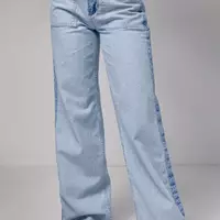 Женские джинсы с лампасами и накладными карманами - голубой цвет, 38р (есть размеры)